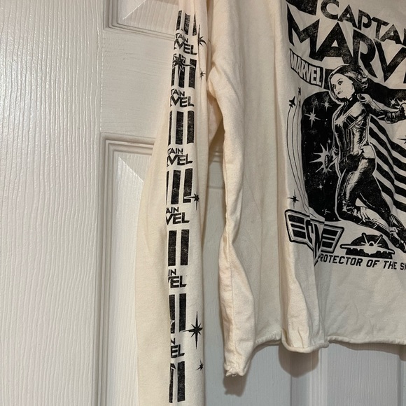 Captain Marvel cropped long sleeve tshirt - Picture 4 of 6
